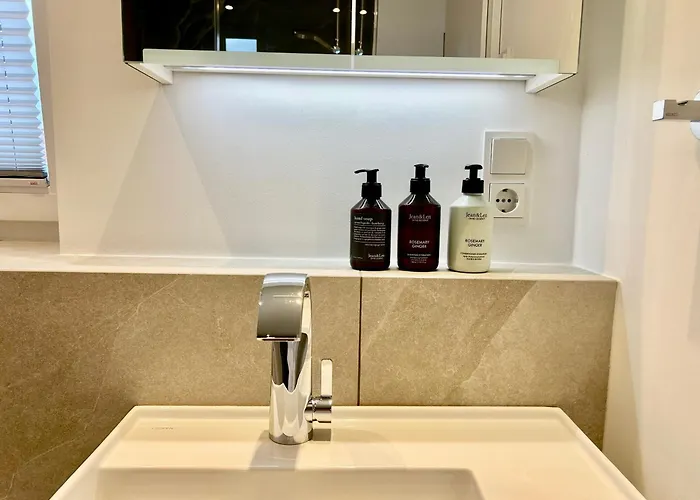 Luxuswohnung, Airport-messe Fusslaeufig Erreichbar 1 شقة *